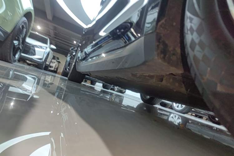 Used Hongqi E-QM5 2024 500km Range Edition Right Side Sill