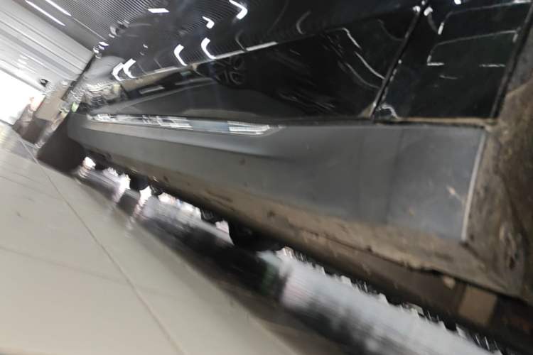 Used Hongqi E-QM5 2024 500km Range Edition Right Side Sill