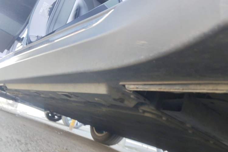 Used Hongqi E-QM5 2024 560km PLUS Right Side Sill
