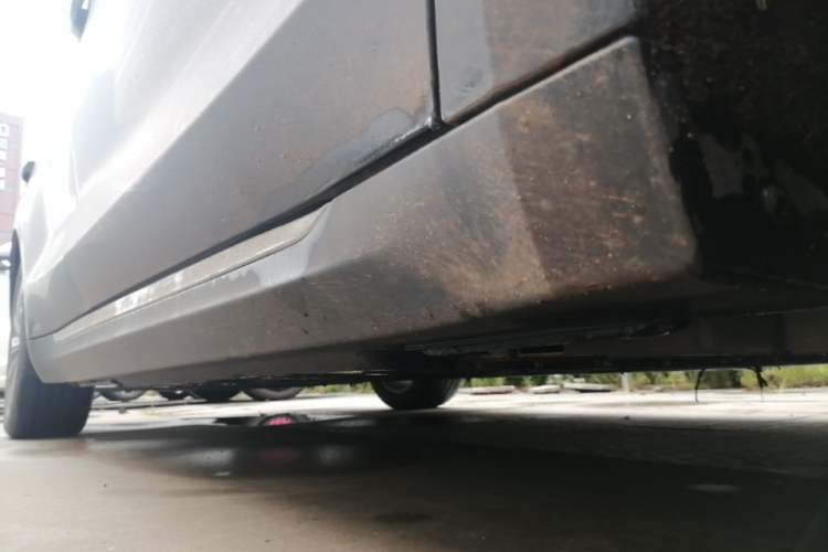 Used Hongqi E-QM5 2024 610 km PLUS Right Side Sill