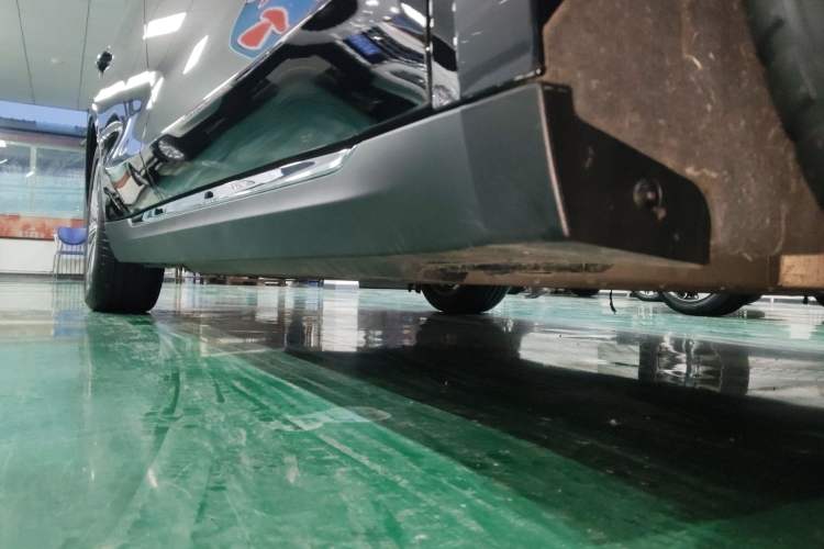 Used Hongqi E-QM5 2024 610 km PLUS Right Side Sill