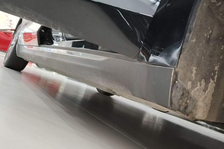 Used Hongqi E-QM5 2024 450km Range Commuter Version Right Side Sill