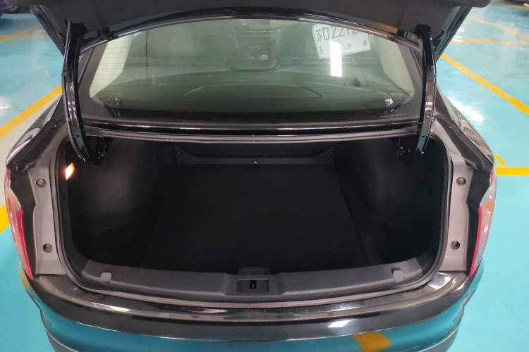 Used Hongqi E-QM5 2024 450km Range Commuter Version Trunk