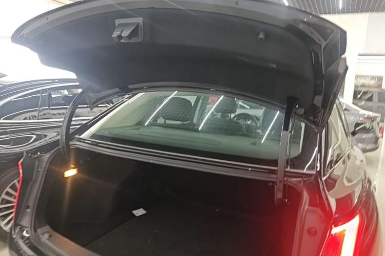 Used Hongqi E-QM5 2024 450km Range Commuter Version Trunk