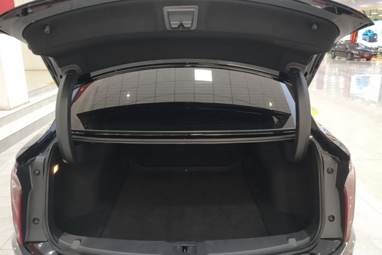 Used Hongqi E-QM5 2024 610 km PLUS Trunk
