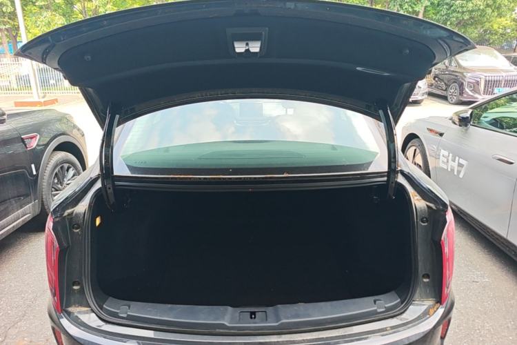 Used Hongqi E-QM5 2024 450km Range Commuter Version Trunk