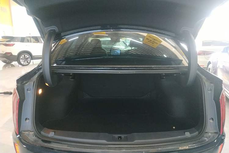 Used Hongqi E-QM5 2024 610 km PLUS Trunk
