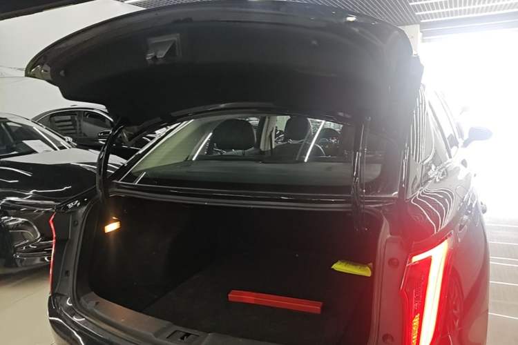 Used Hongqi E-QM5 2024 450km Range Commuter Version Trunk