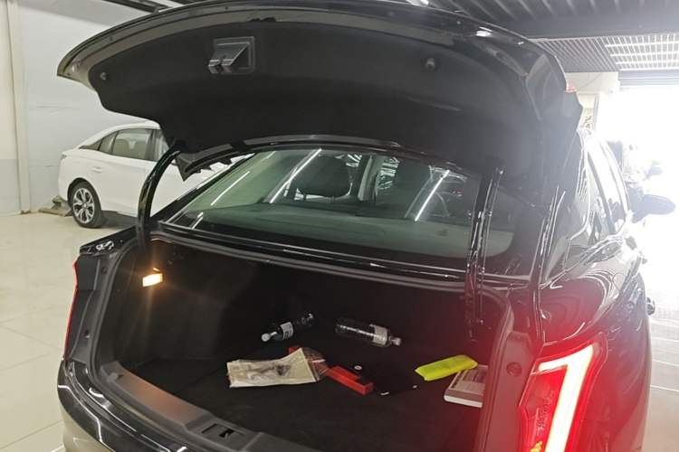 Used Hongqi E-QM5 2024 450km Range Commuter Version Trunk