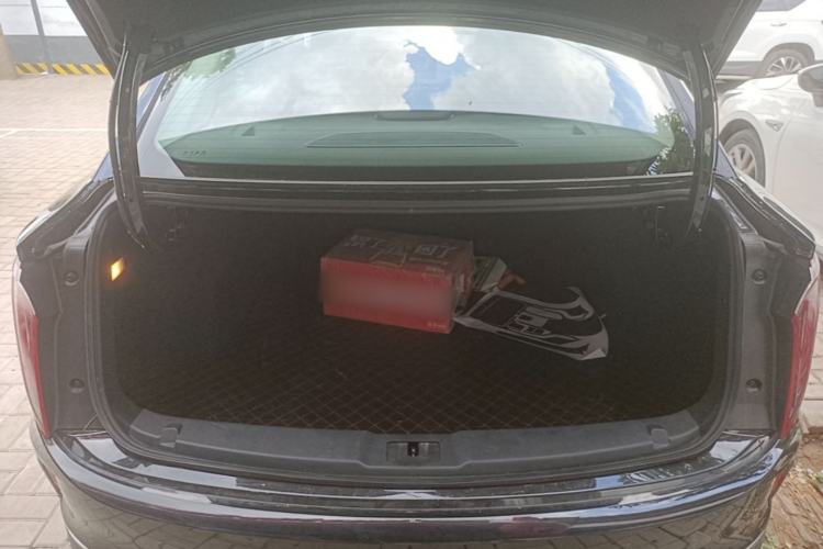 Used Hongqi E-QM5 2024 450km Range Commuter Version Trunk