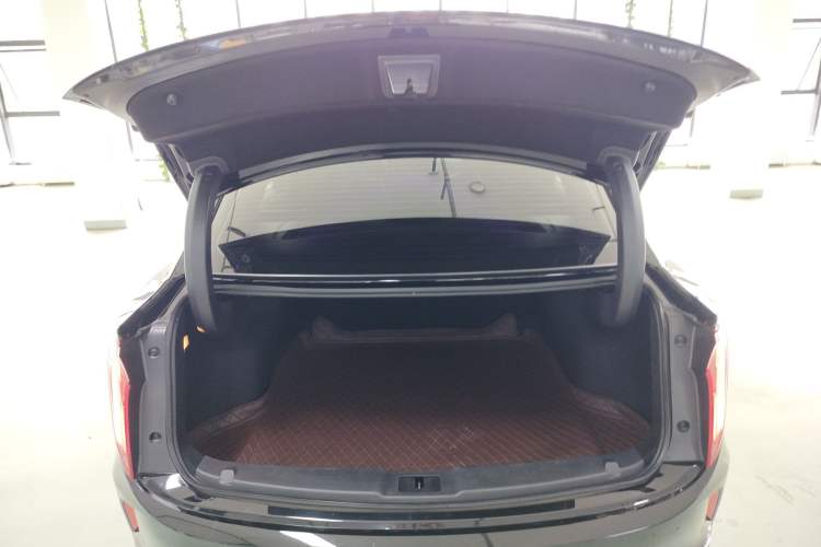 Used Hongqi E-QM5 2024 610 km PLUS Trunk