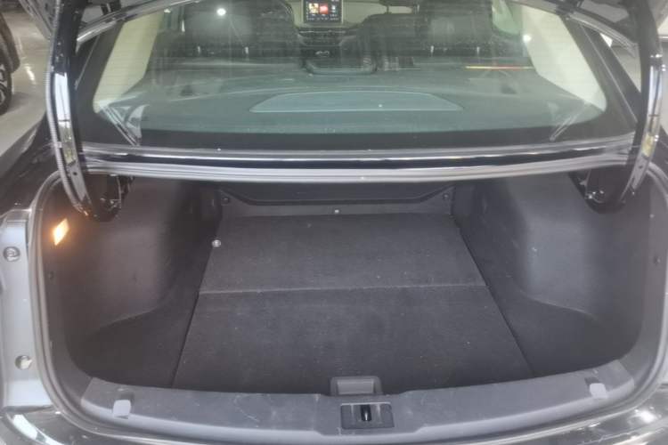 Used Hongqi E-QM5 2024 450km Range Commuter Version Trunk