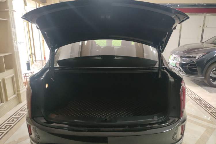 Used Hongqi E-QM5 2024 450km Range Commuter Version Trunk