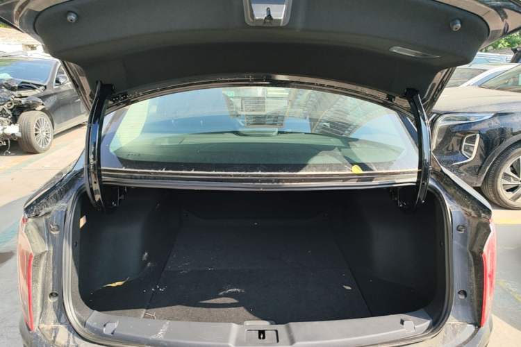 Used Hongqi E-QM5 2024 450km Range Commuter Version Trunk