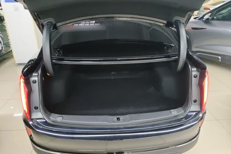Used Hongqi E-QM5 2024 610 km PLUS Trunk