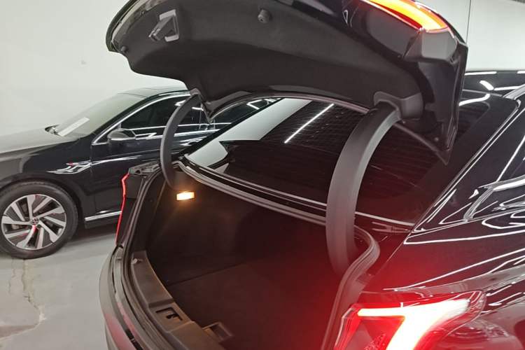 Used Hongqi E-QM5 2024 500km Range Edition Trunk