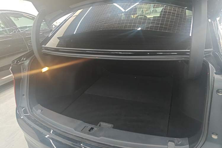 Used Hongqi E-QM5 2024 610 km PLUS Trunk