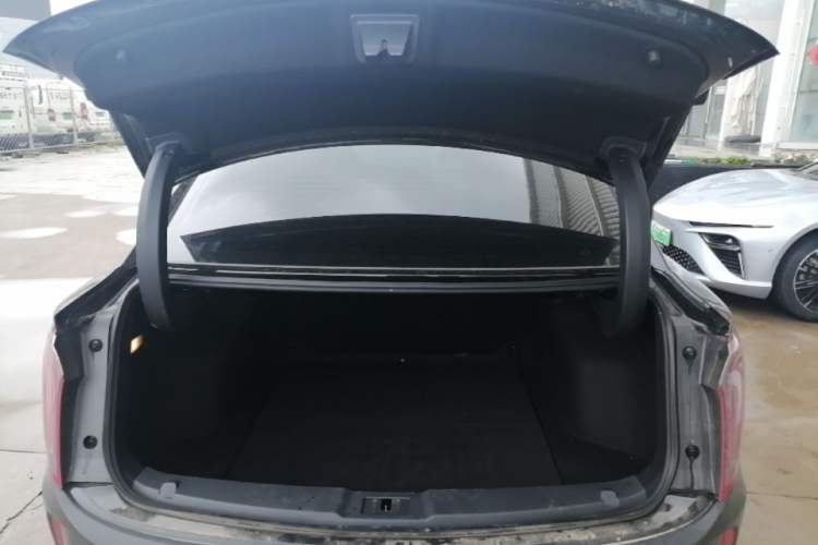 Used Hongqi E-QM5 2024 610 km PLUS Trunk