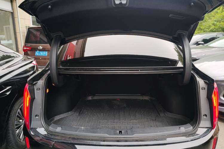 Used Hongqi E-QM5 2024 610 km PLUS Trunk