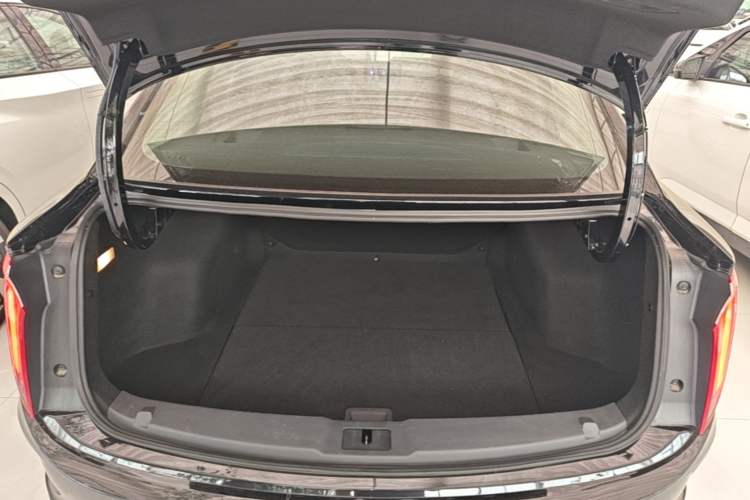 Used Hongqi E-QM5 2024 610 km PLUS Trunk