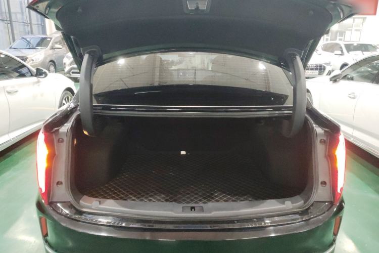 Used Hongqi E-QM5 2024 610 km PLUS Trunk