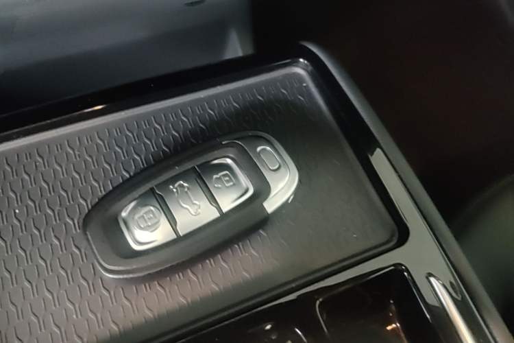 Used Hongqi E-QM5 2024 450km Range Commuter Version Vehicle Key