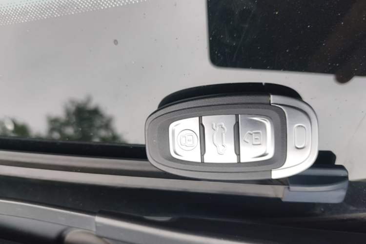 Used Hongqi E-QM5 2024 500km Range Edition Vehicle Key