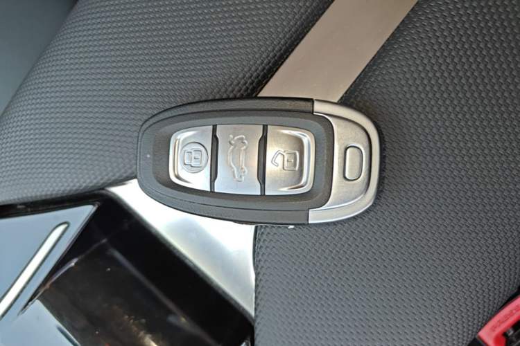 Used Hongqi E-QM5 2024 450km Range Commuter Version Vehicle Key