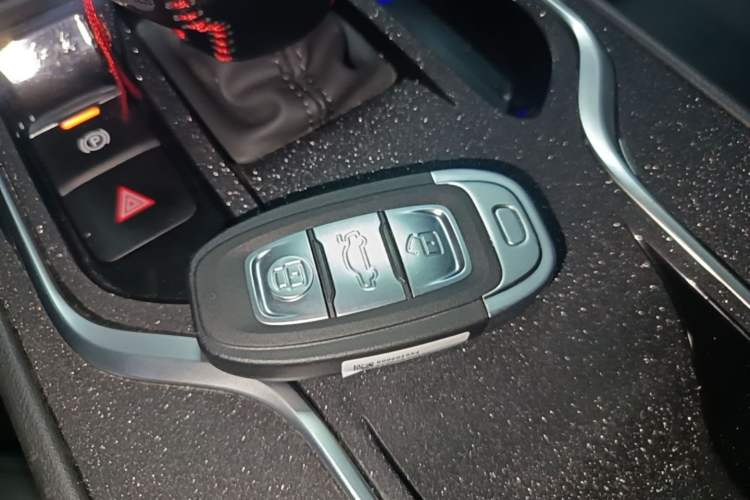 Used Hongqi E-QM5 2024 450km Range Commuter Version Vehicle Key