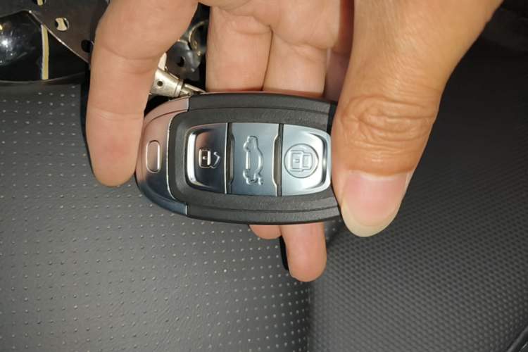 Used Hongqi E-QM5 2024 450km Range Commuter Version Vehicle Key
