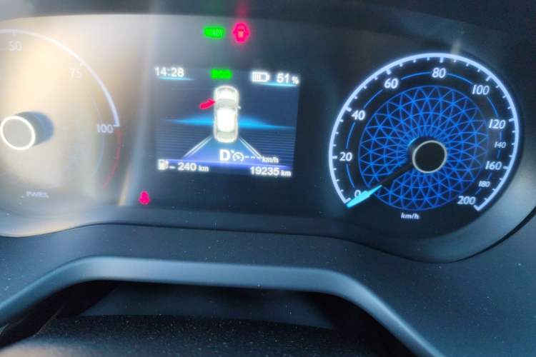 Used Hongqi E-QM5 2024 610 km PLUS Odometer Close Up