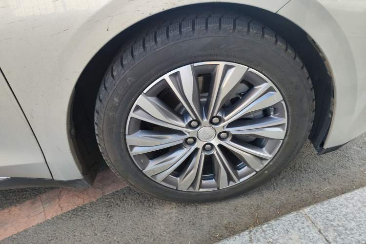 Used Hongqi E-QM5 2024 610 km PLUS Right Front Wheel Hub