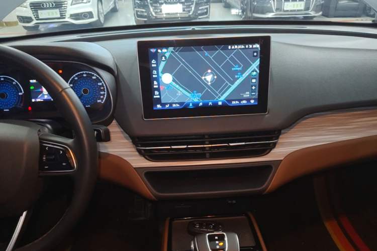 Used Hongqi E-QM5 2024 610 km PLUS Audio And AC Panel