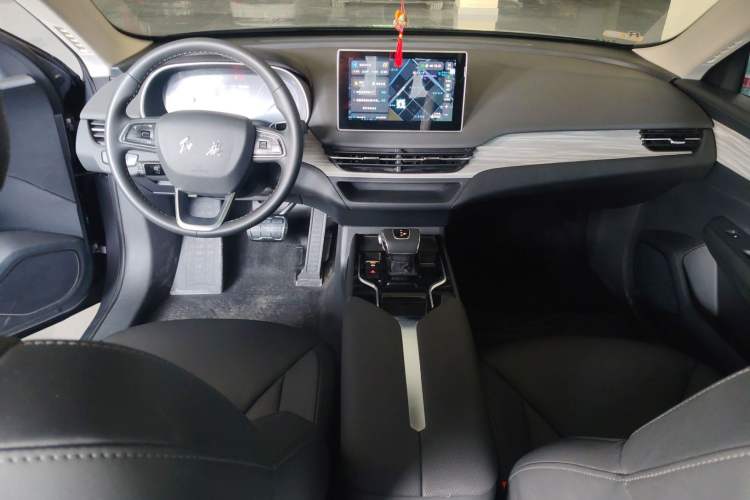 Used Hongqi E-QM5 2024 610 km PLUS Center Console