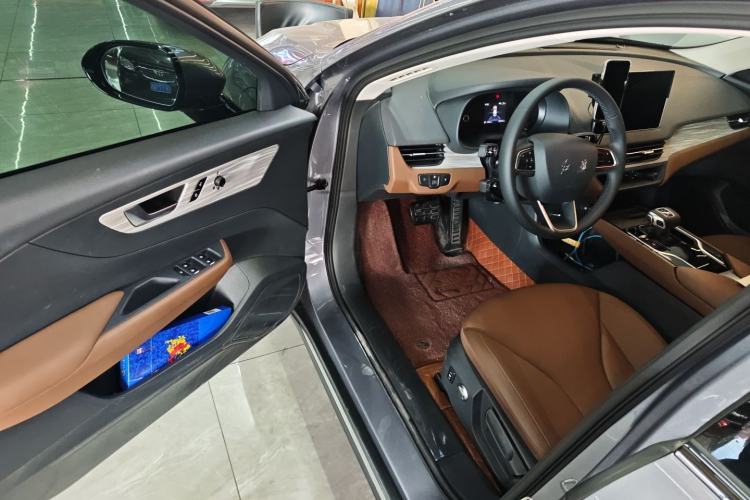 Used Hongqi E-QM5 2024 610 km PLUS Driver Seat