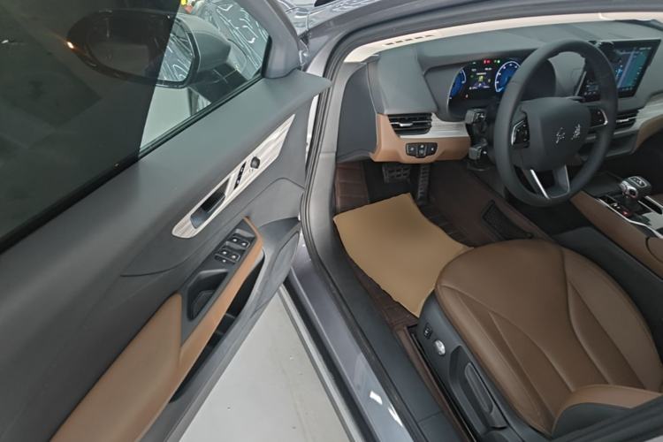 Used Hongqi E-QM5 2024 610 km PLUS Driver Seat