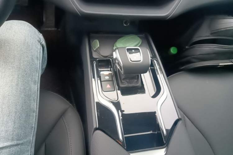 Used Hongqi E-QM5 2024 610 km PLUS Gear Lever