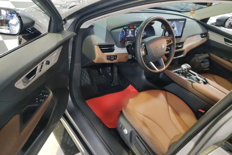 Used Hongqi E-QM5 2024 610 km PLUS Interior 3