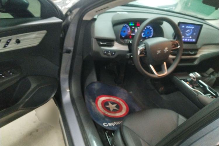 Used Hongqi E-QM5 2024 610 km PLUS Interior 3