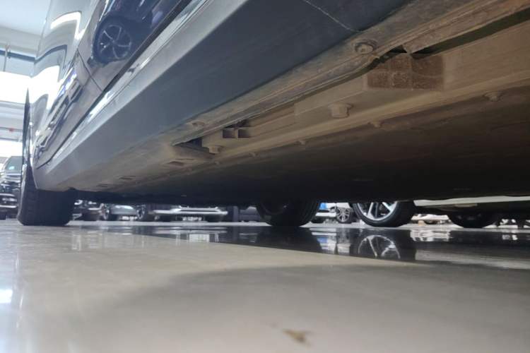 Used Hongqi E-QM5 2024 610 km PLUS Left Side Sill