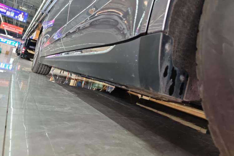 Used Hongqi E-QM5 2024 610 km PLUS Left Side Sill