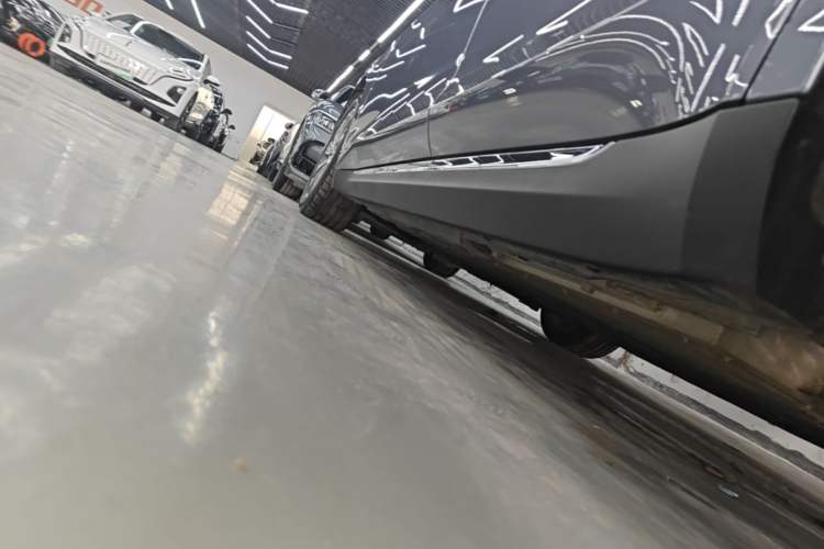 Used Hongqi E-QM5 2024 610 km PLUS Left Side Sill