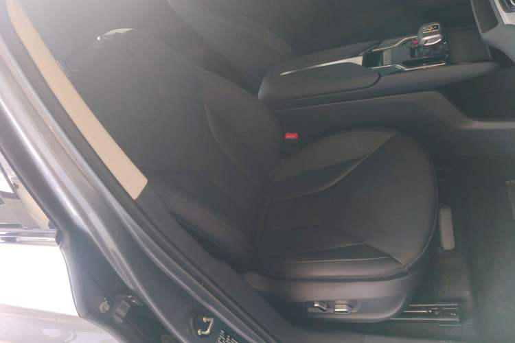 Used Hongqi E-QM5 2024 610 km PLUS Right Front Seat