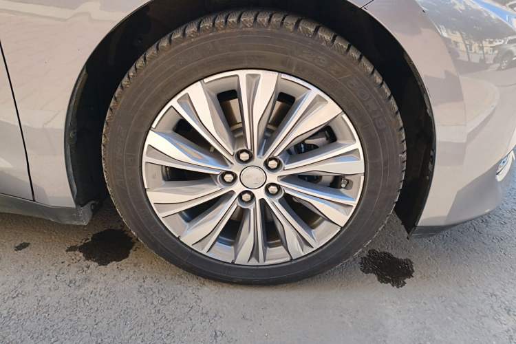 Used Hongqi E-QM5 2024 610 km PLUS Right Front Wheel Hub