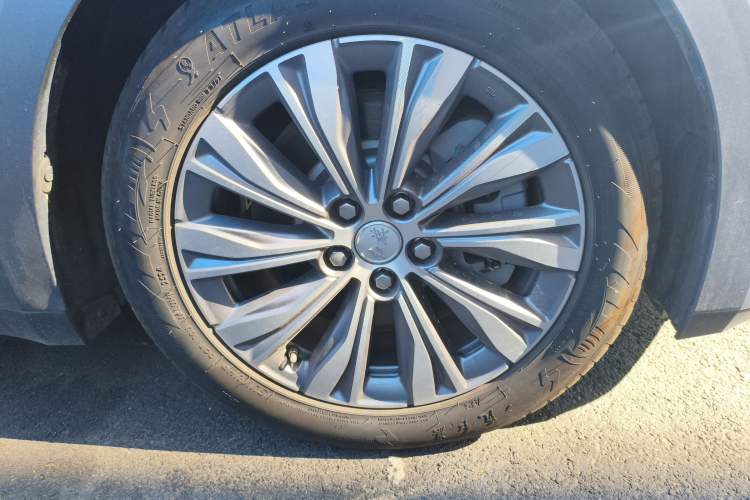 Used Hongqi E-QM5 2024 610 km PLUS Right Front Wheel Hub