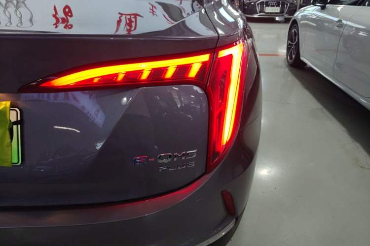 Used Hongqi E-QM5 2024 610 km PLUS Right Rear Taillight