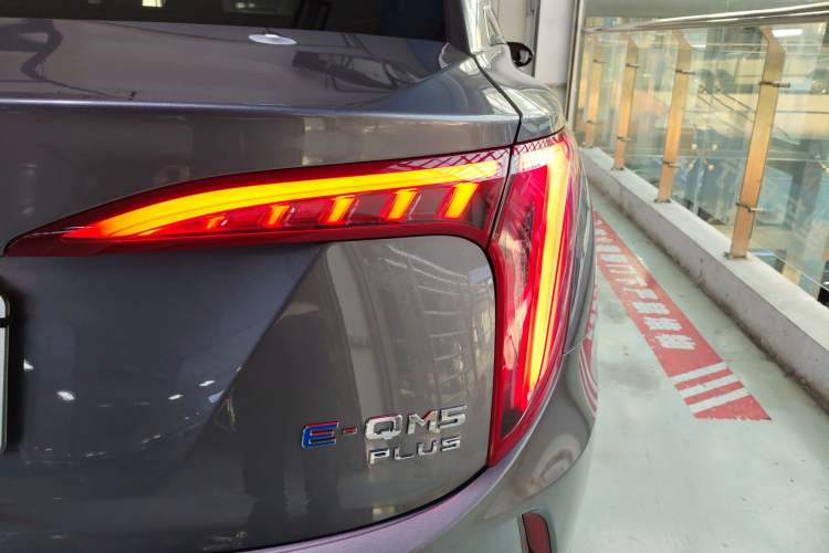 Used Hongqi E-QM5 2024 610 km PLUS Right Rear Taillight