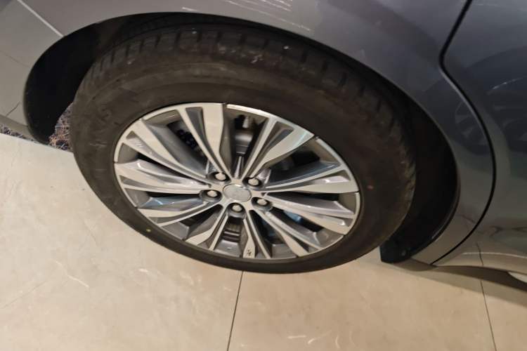 Used Hongqi E-QM5 2024 610 km PLUS Right Rear Wheel Hub