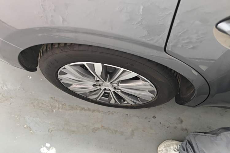 Used Hongqi E-QM5 2024 610 km PLUS Right Rear Wheel Hub