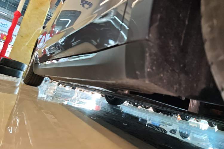 Used Hongqi E-QM5 2024 610 km PLUS Right Side Sill